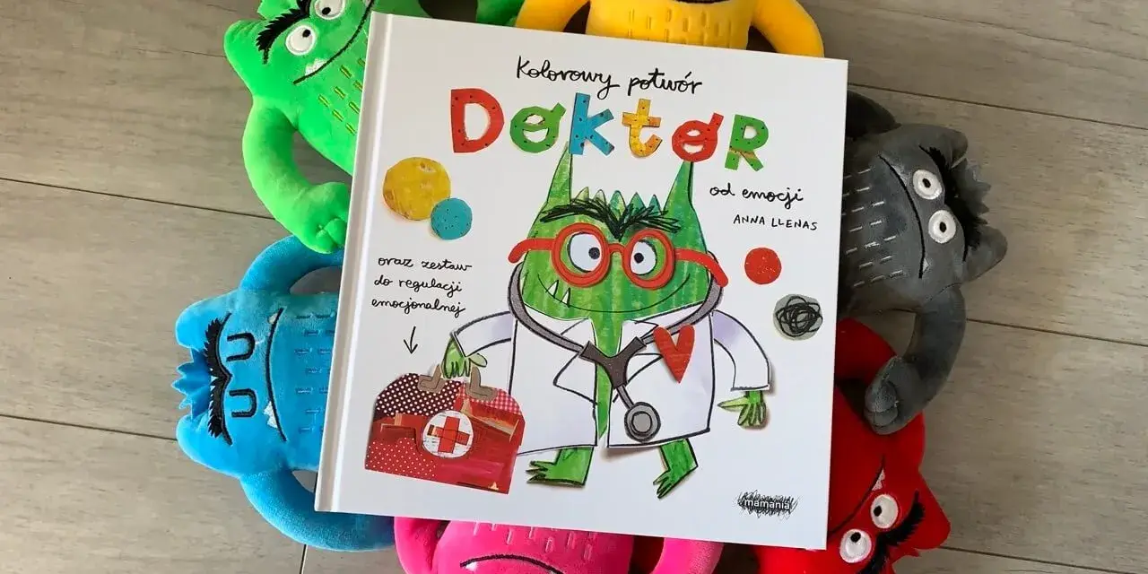Kolorowy potwór Doktor od emocji, otoczony pluszowymi potworami, czeka na przedszkole.