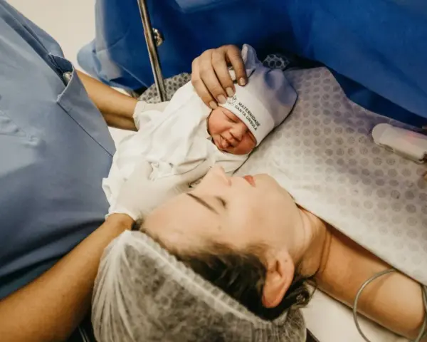 Nowy człowiek na świecie! Po tym, ile trwa porod, matka i dziecko są razem.